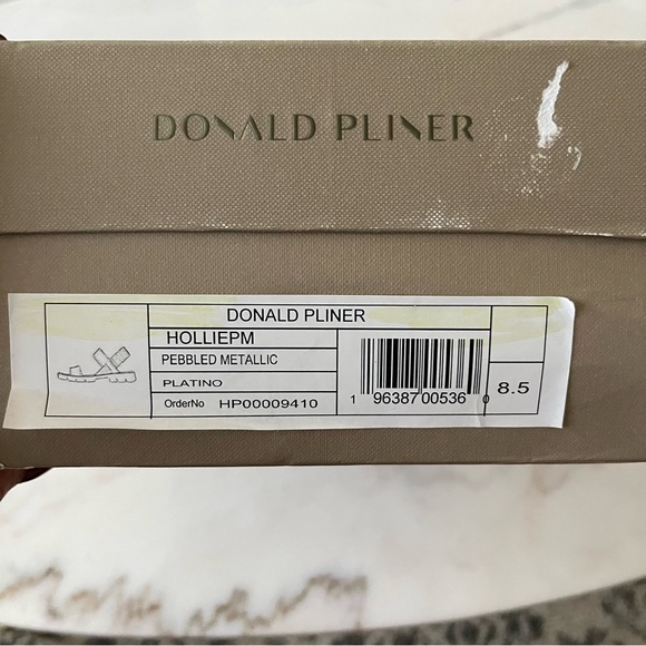 Donald Pliner Hollie Pebbled Metallic Sandal in Platino Gold NEW size 8.5 - Picture 6 of 6